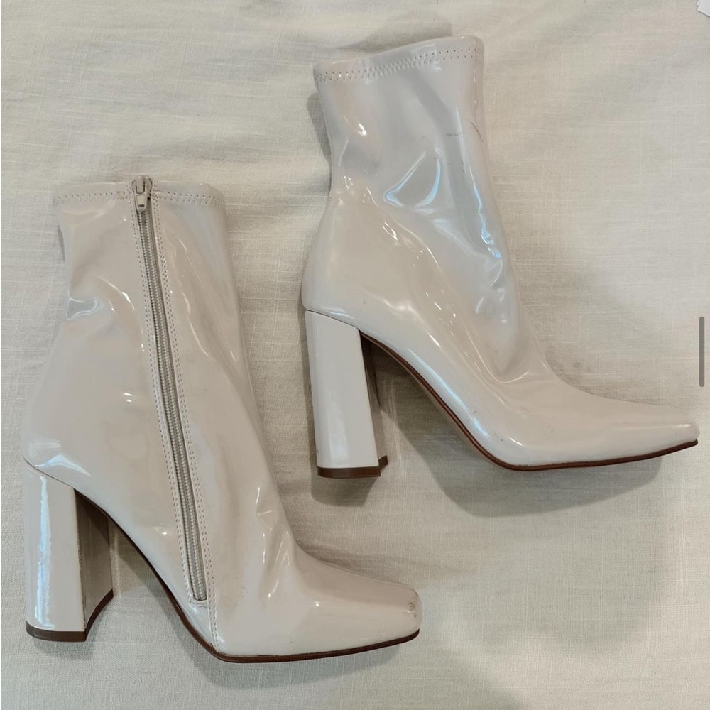 Steve Madden Leather boots in color Bone!